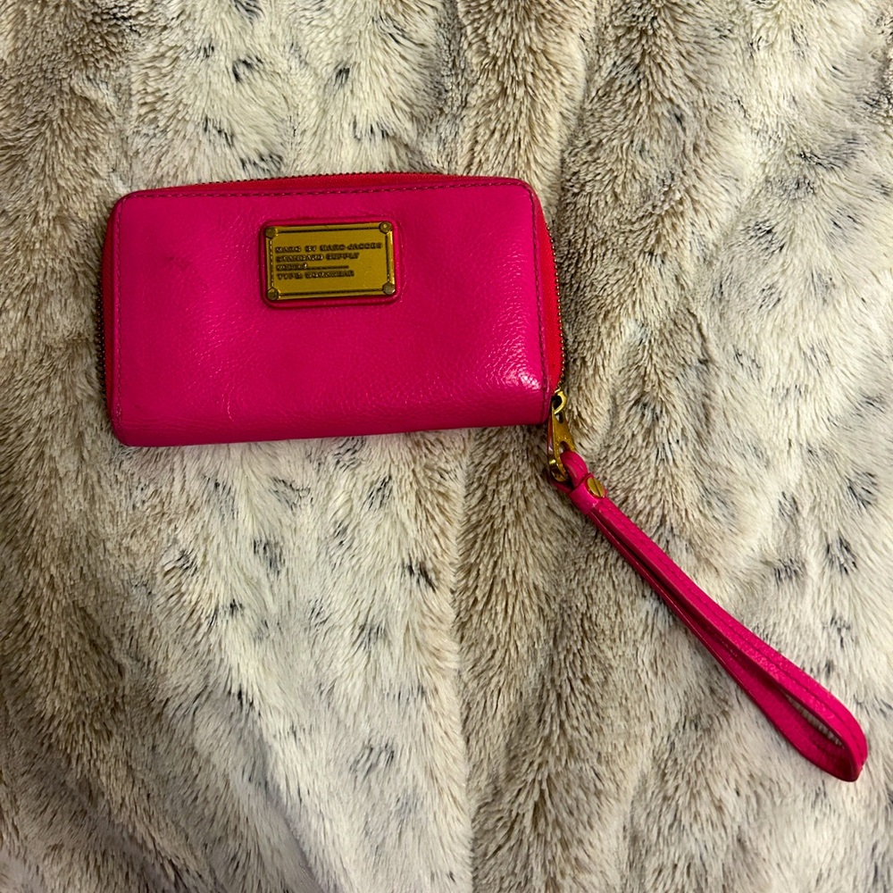 MARC JACOBS HOT PINK WRISTLET WALLET